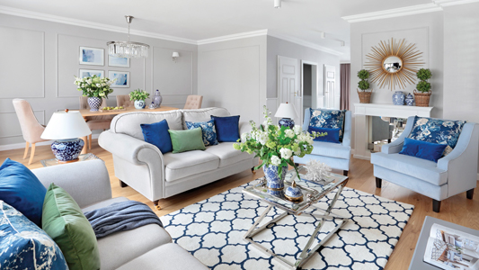 Aranżacja salonu w stylu hampton