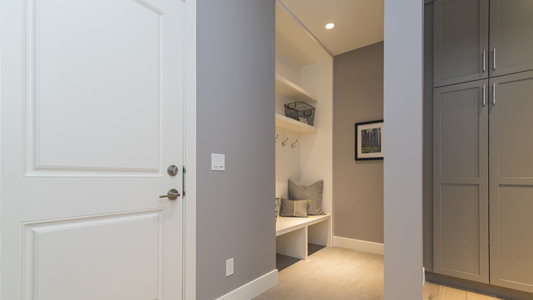 Co zamiast tradycyjnej szafy? Praktyczne rozwiązania