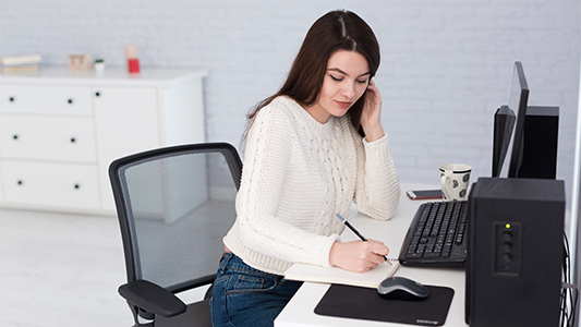 Home office w czasach kwarantanny. Jak urządzić domowe biuro?