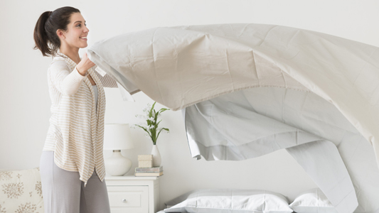 Jak zadbać o porządek w sypialni? Meble, które Ci w tym pomogą