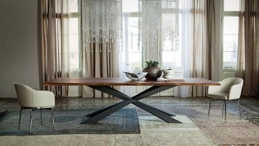 Stoły z metalowym stelażem